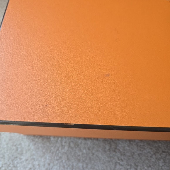 Hermès Orange Box medium size Gift Box 
No call outs - Picture 4 of 4